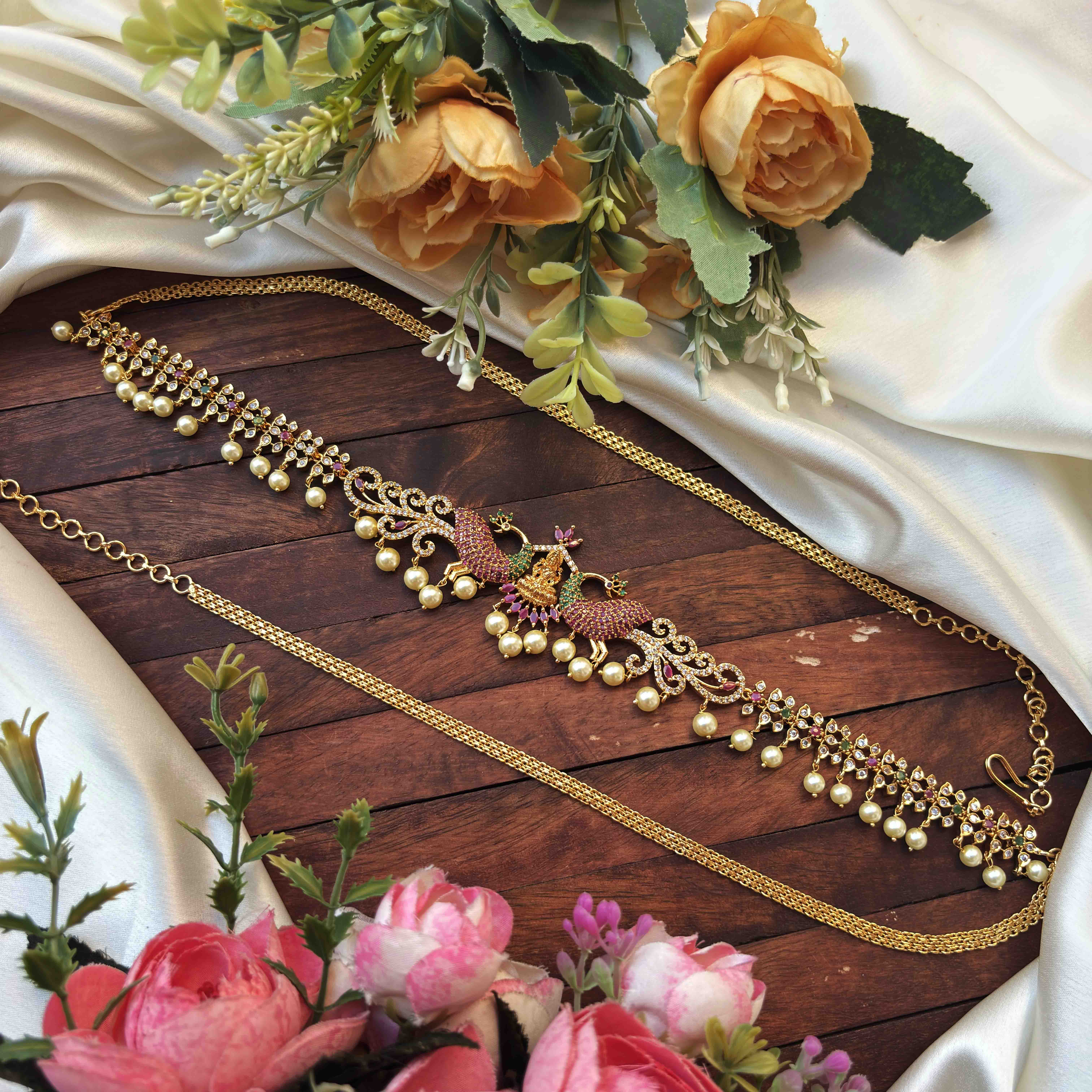 G E E T I K A - STUNNING REAL GOLD INSPIRED PREMIUM MATTE FINISH HIPCHAIN
